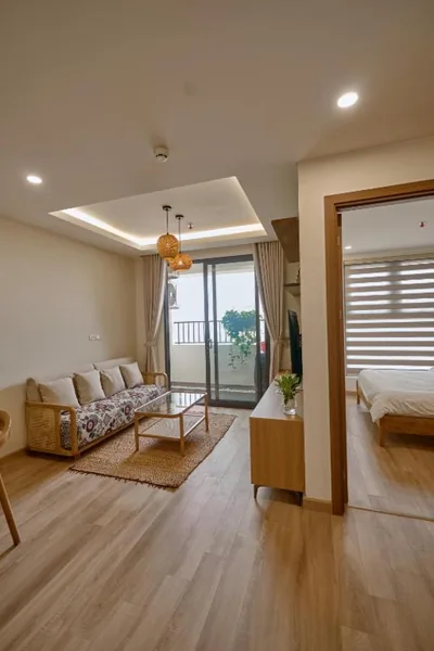 Apartamento de dos dormitorios con balcón — Komori House - Spacious Apartment with Kitchen & In-Unit Laundry